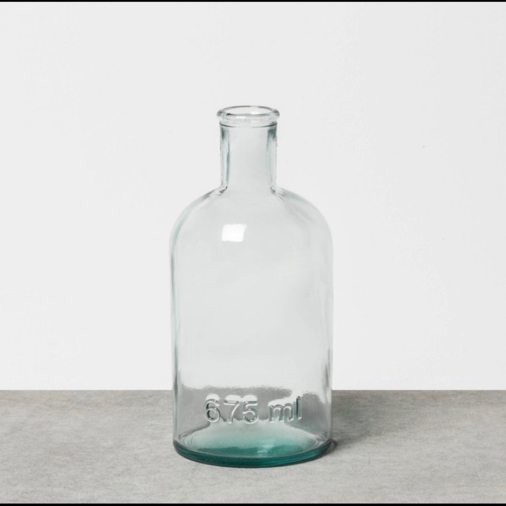 Magnolia Small Clear Vase (675ml)